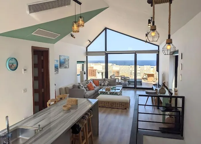 Splendid 2br Seaview Getaway Free Pool & Access فيلة